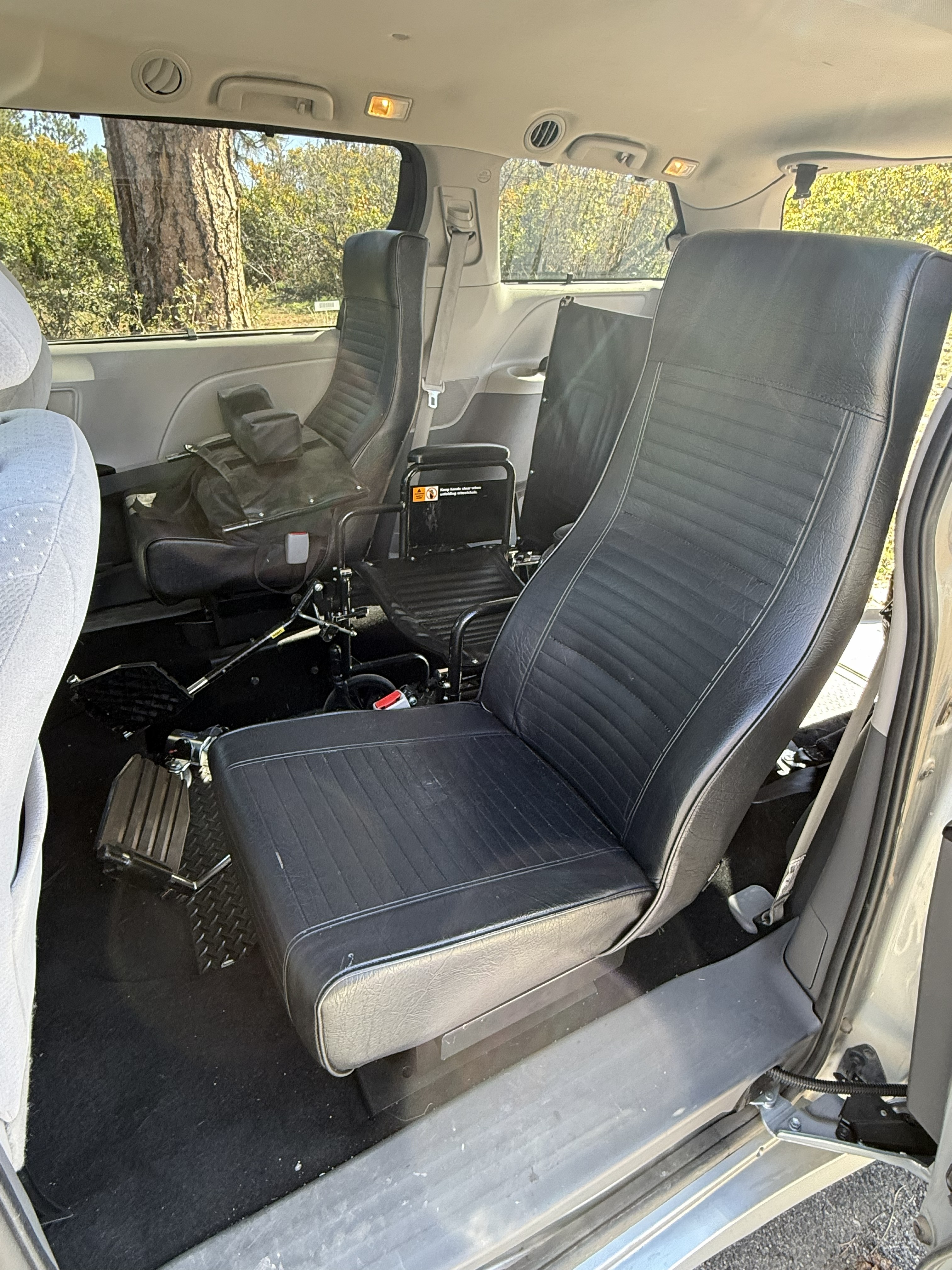 2020 Toyota Sienna LE Wheelchair Van