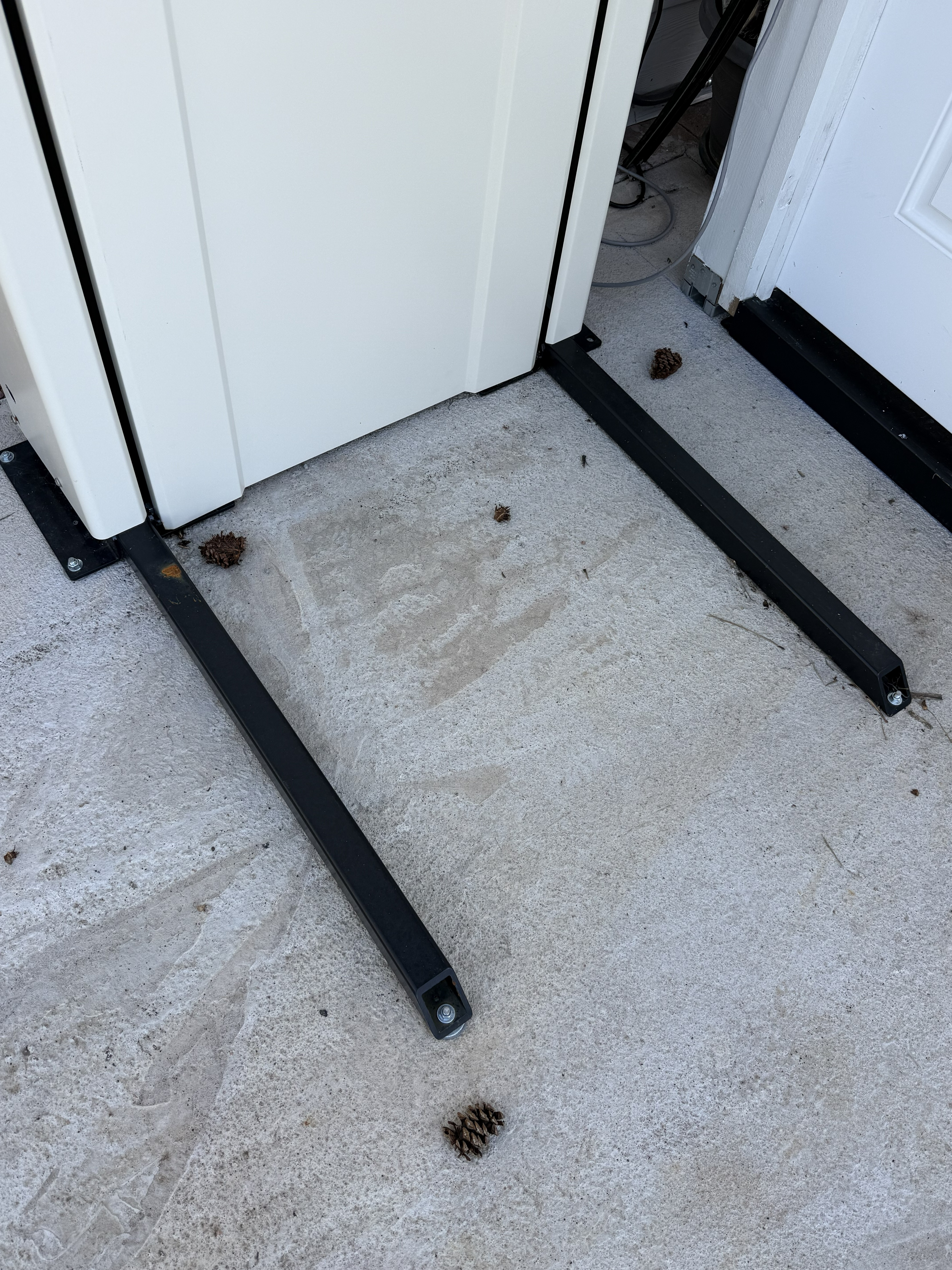 Harmar Highlander II Vertical Platform Lift