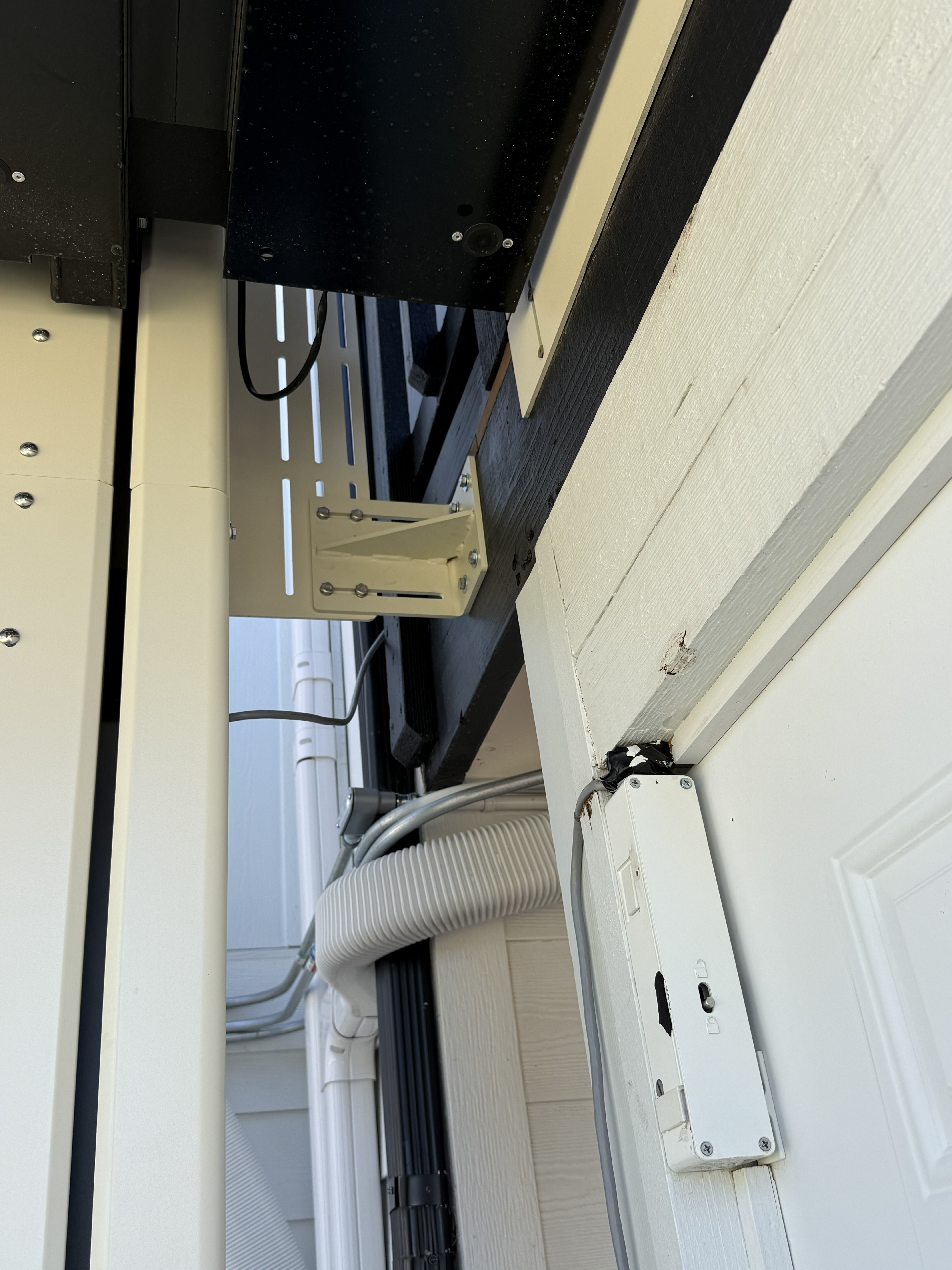 Harmar Highlander II Vertical Platform Lift