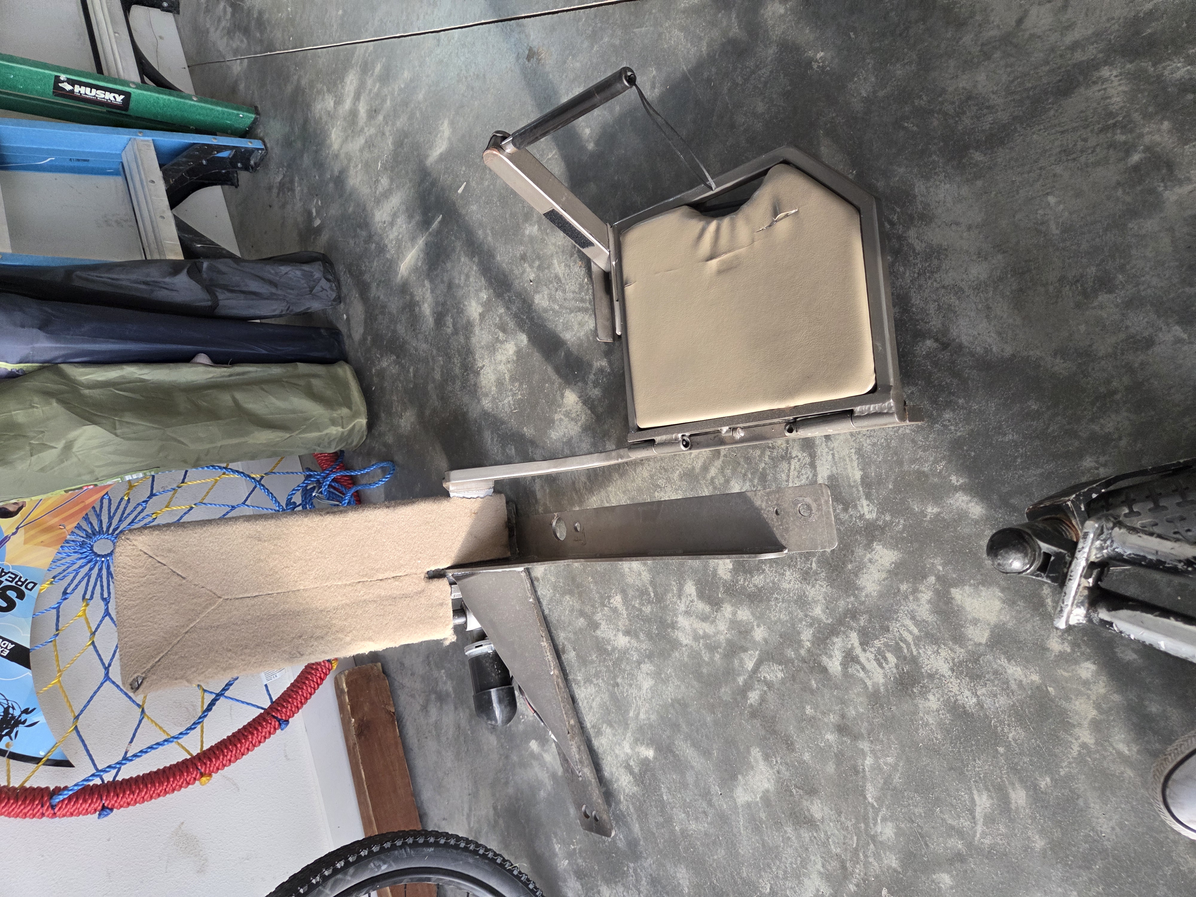 Lift seat for 2nd Gen Tundra