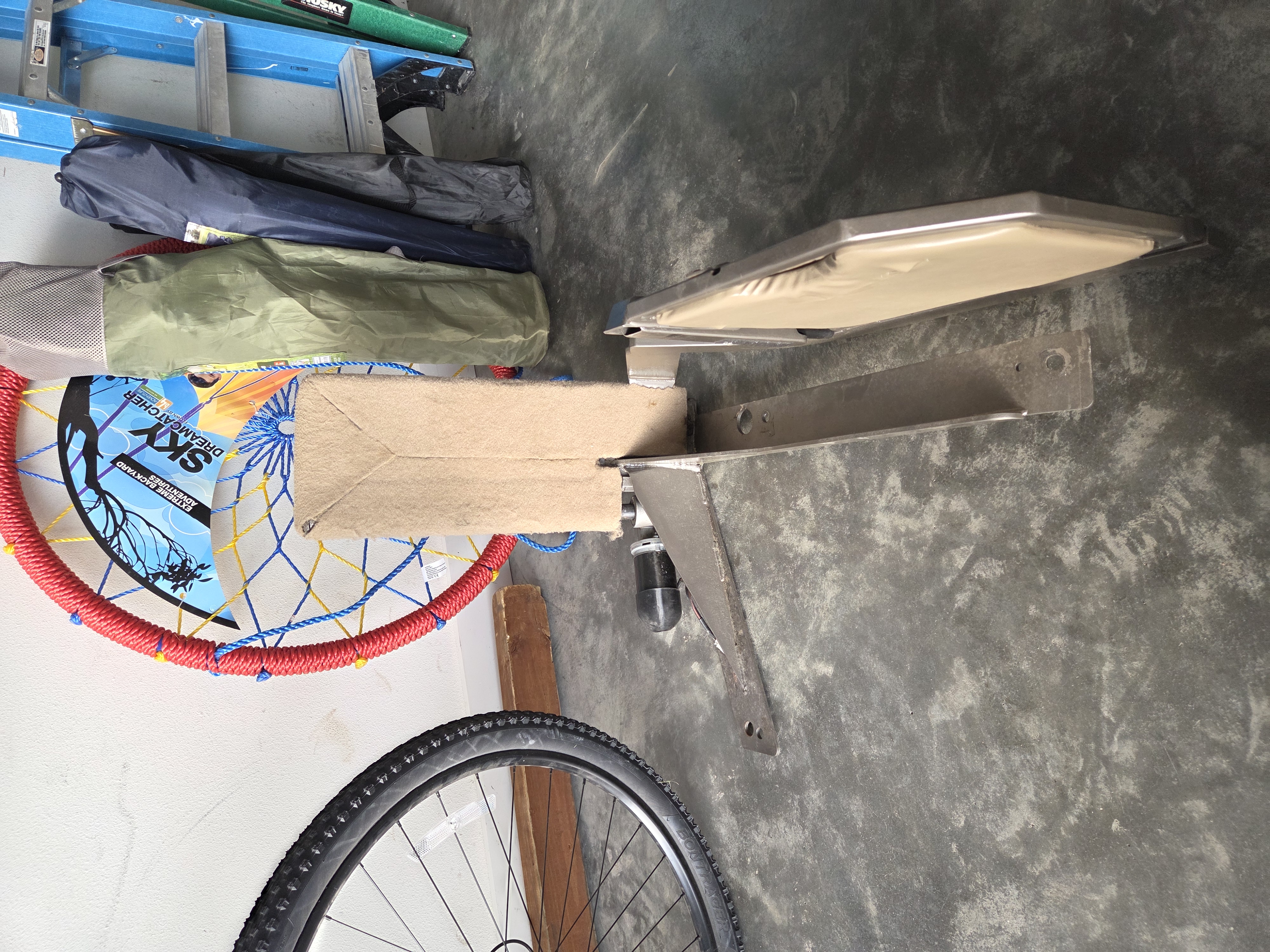 Lift seat for 2nd Gen Tundra