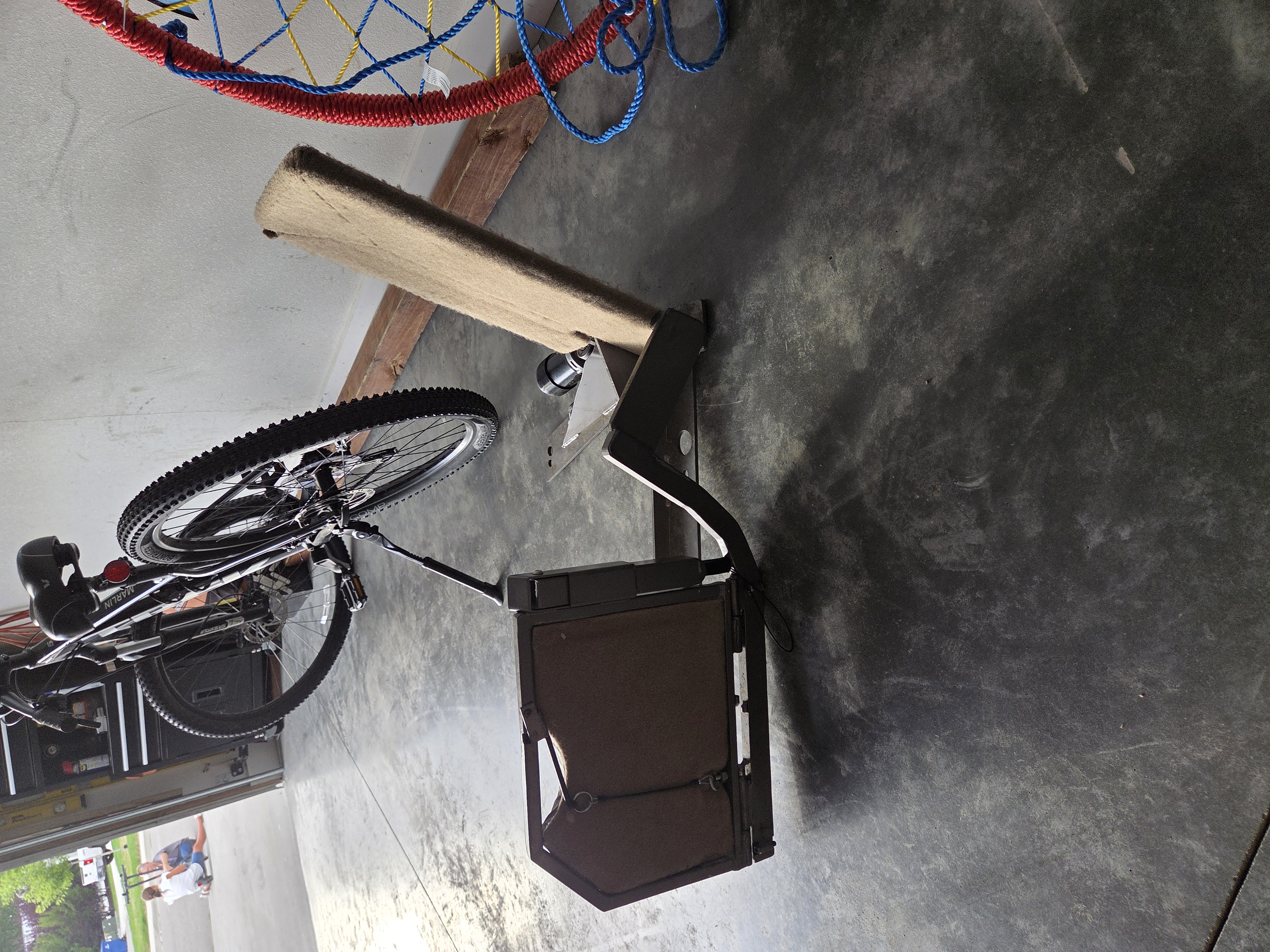 Lift seat for 2nd Gen Tundra