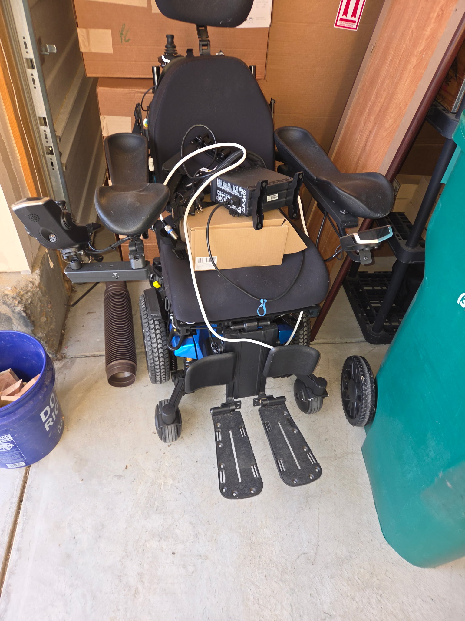 Quantum Q6 Edge 3 Power Wheelchair with iLevel Elevation